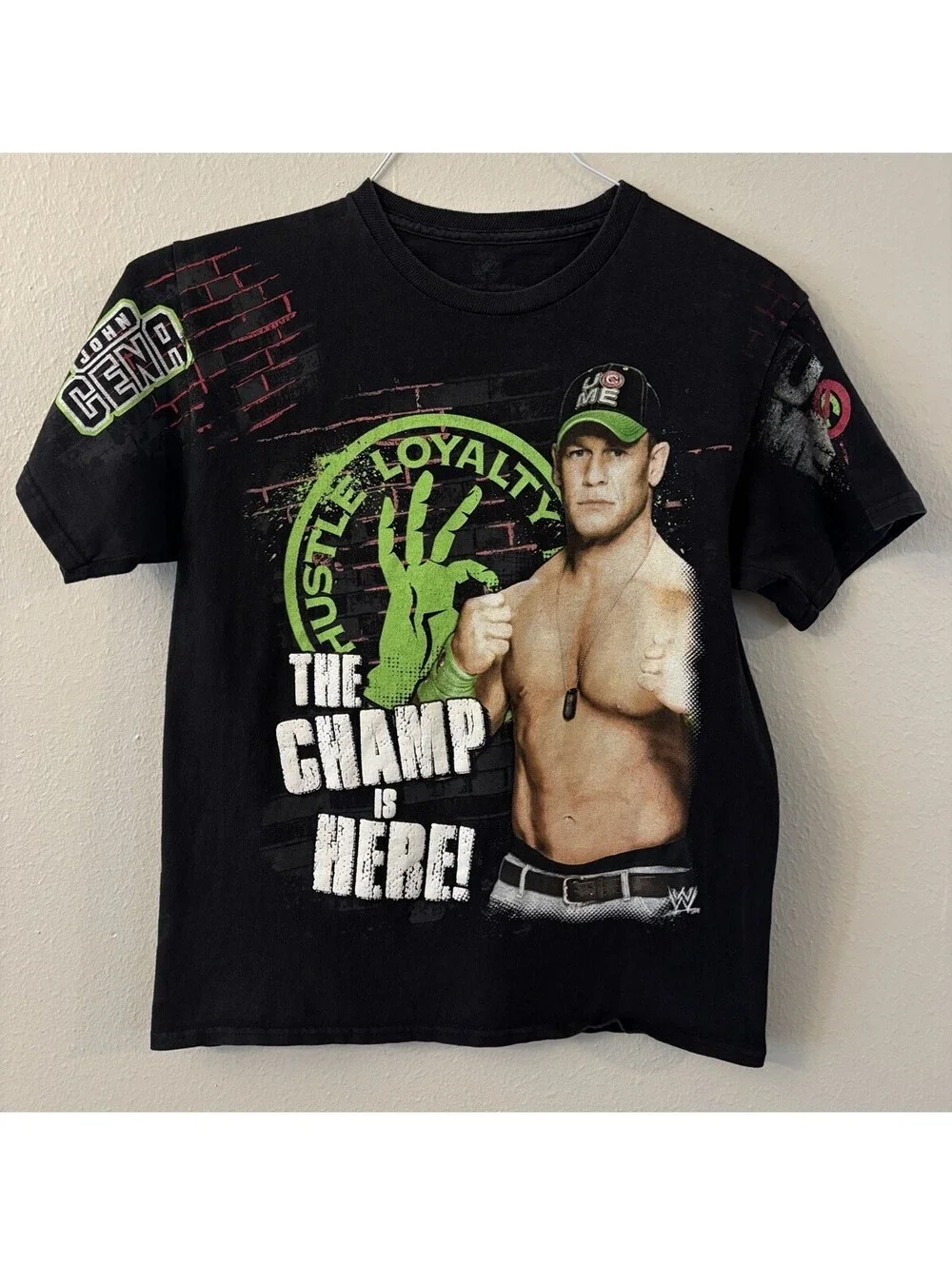 Boys WWE John Cena “The Champ Is Here” You Can’t See Me T-Shirt Large